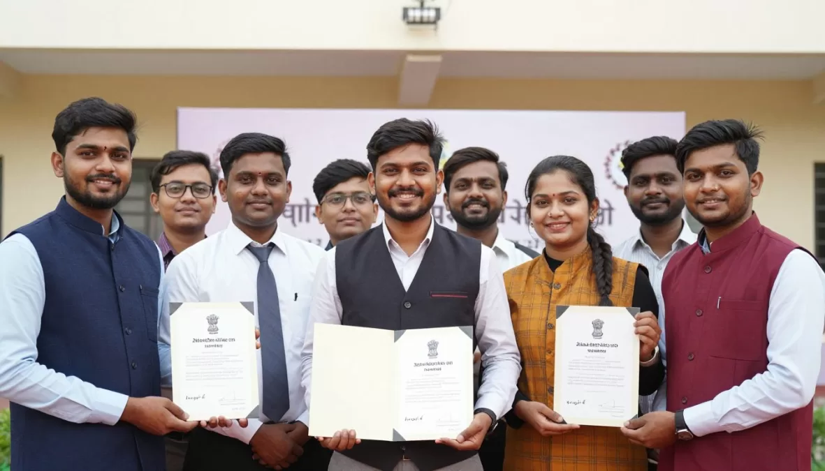 Successful primary teacher candidates celebrating after selection in Rajasthan teacher recruitment